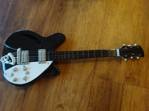 Miniatuur Gitaar model: Rickenbacker met standaard